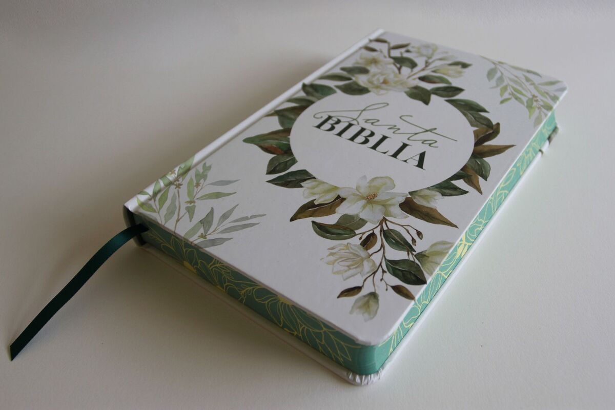 RVR1960 Tapa Dura Tamaño Manual Flores Blanco Y Verde Nombres De Dios / Women floral on time for mother's day